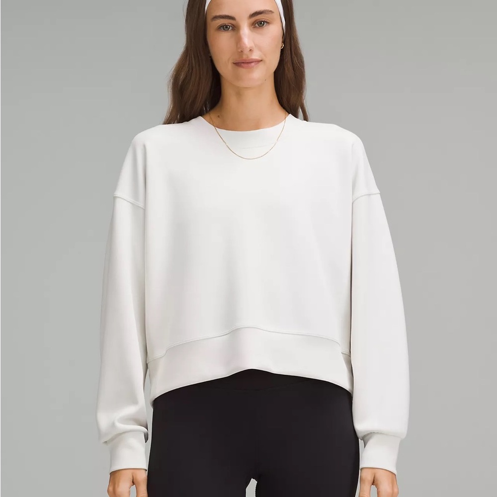 New without tag Lululemon White Long Sleeve Sweatshirt SIZE 2